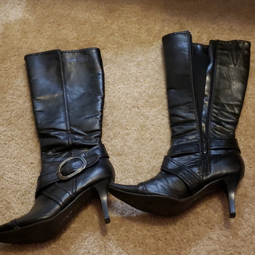 Black knee boots